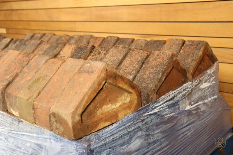 262 x Victorian Red Terracotta Triangle Coping Stones WillMow