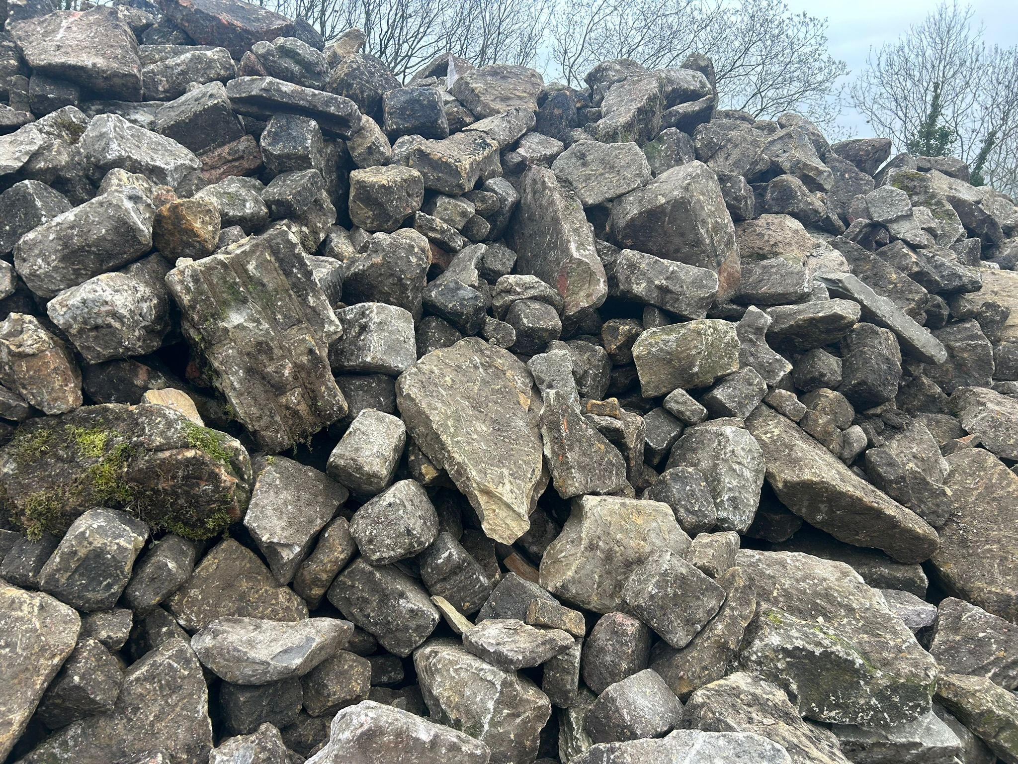 Random York Stone Building Stone/Dry Stone Walling/Backings (ton bag)
