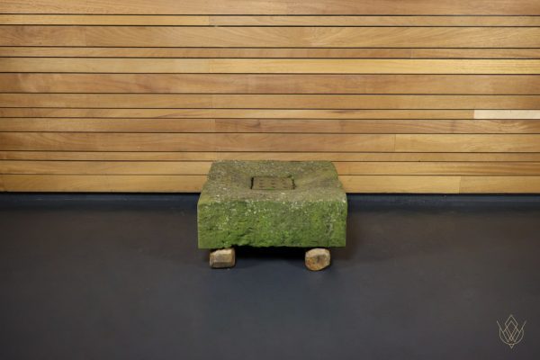 Large 19th Century Stone Gully with Original Cast Iron Grid - Image 4