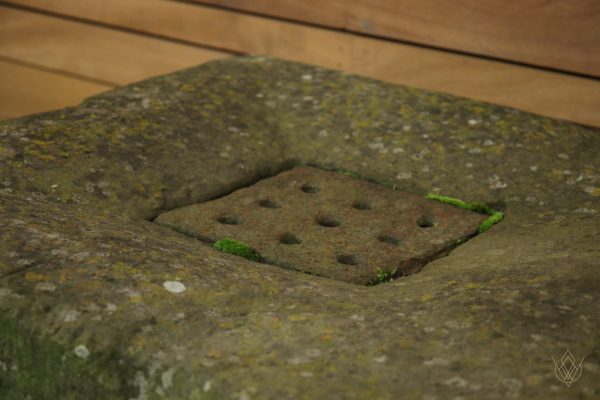 Large 19th Century Stone Gully with Original Cast Iron Grid - Image 2