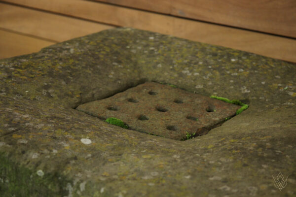 Large 19th Century Stone Gully with Original Cast Iron Grid - Image 6