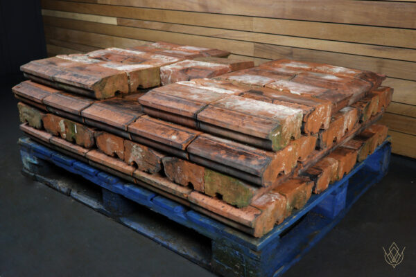 38x Red Terracotta Plinth Outer/String Course Bricks - Image 5