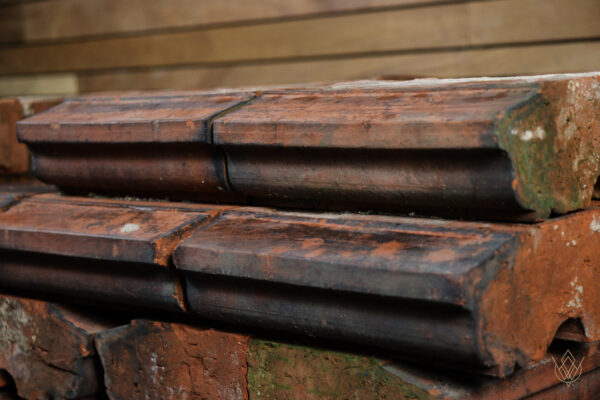 38x Red Terracotta Plinth Outer/String Course Bricks - Image 7