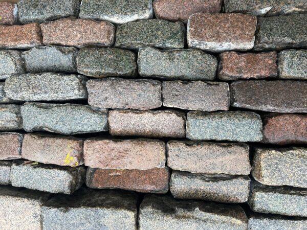 Reclaimed Knightsbridge Mixed Pink/Grey Granite Cobbles/Setts - WM11803 - Image 4
