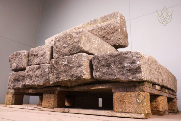 7.2m - 5"x10" Radius Granite Kerbs - WM12050 - Image 3