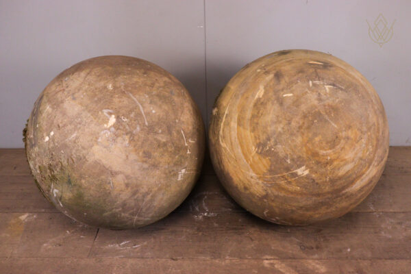 Large Pair of 24" Diameter Stone Balls - WM12105 - Image 4