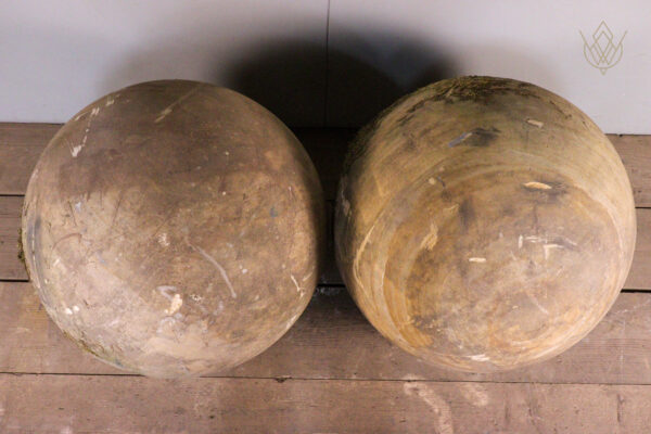 Large Pair of 24" Diameter Stone Balls - WM12105 - Image 8