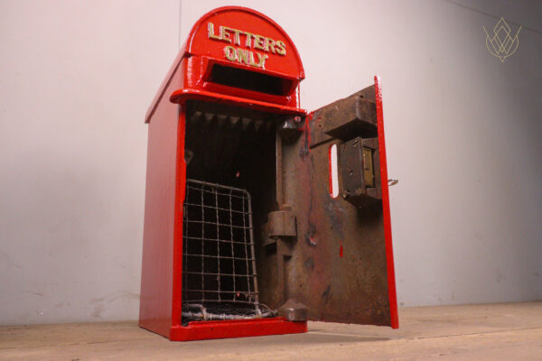 Cast Iron GR 'Hovis' Pole Mounted Post Box - WM12125 - Image 2