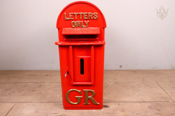 Cast Iron GR 'Hovis' Pole Mounted Post Box - WM12125 - Image 3