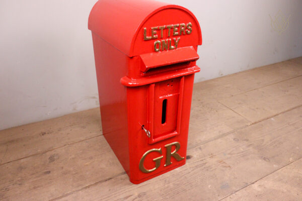 Cast Iron GR 'Hovis' Pole Mounted Post Box - WM12125