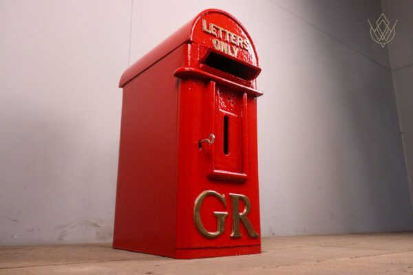 Cast Iron GR 'Hovis' Pole Mounted Post Box - WM12125 - Image 10