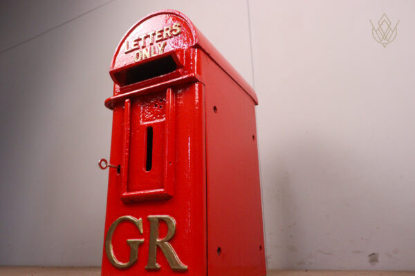 Cast Iron GR 'Hovis' Pole Mounted Post Box - WM12125 - Image 8