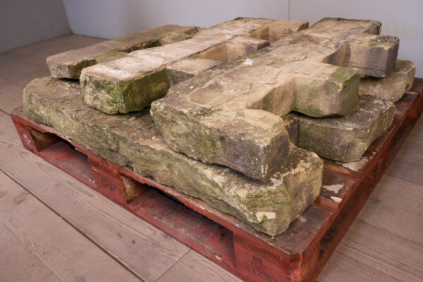 18.5ft - 12" x 4" Castellated Stone Outer Course/Edging - WM12150 - Image 2