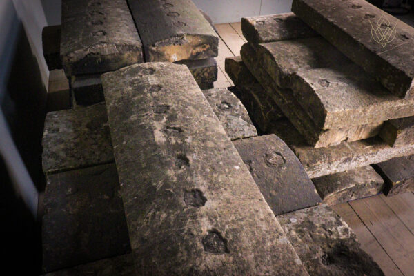 115ft - 16" x 5.75" 19th Century Reclaimed Round Top Coping Stones - WM12151 - Image 2