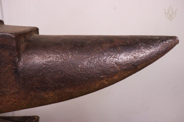 Vintage 87 Kilos Blacksmiths Anvil on Stand - WM12153 - Image 4
