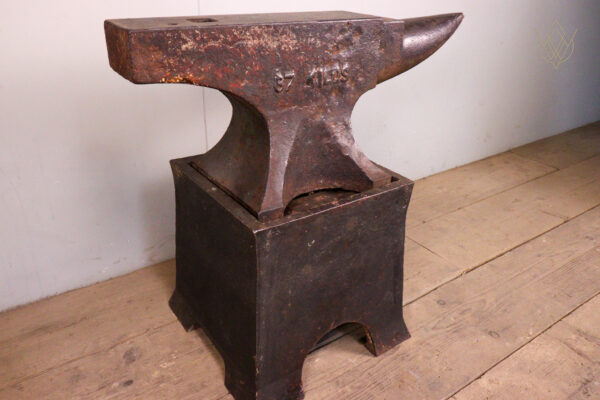 Vintage 87 Kilos Blacksmiths Anvil on Stand - WM12153 - Image 3