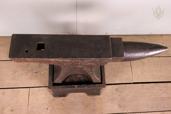 Vintage 87 Kilos Blacksmiths Anvil on Stand - WM12153 - Image 10