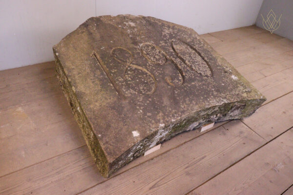 Large Victorian Carved Stone Date Stone '1890' - WM12189 - Image 7