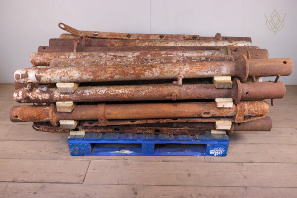 49x 19th Century Cast Iron Railing Post + 2 Gateposts - WM12201 - Image 14