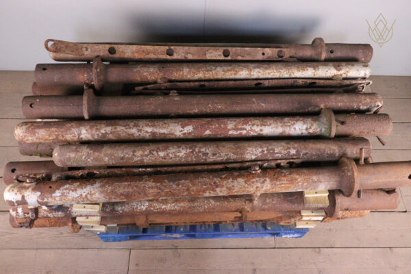 49x 19th Century Cast Iron Railing Post + 2 Gateposts - WM12201 - Image 13