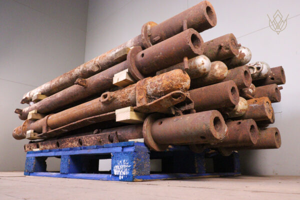 49x 19th Century Cast Iron Railing Post + 2 Gateposts - WM12201 - Image 12