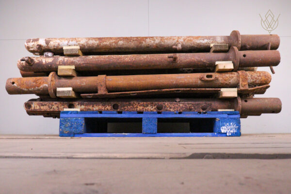 49x 19th Century Cast Iron Railing Post + 2 Gateposts - WM12201 - Image 11