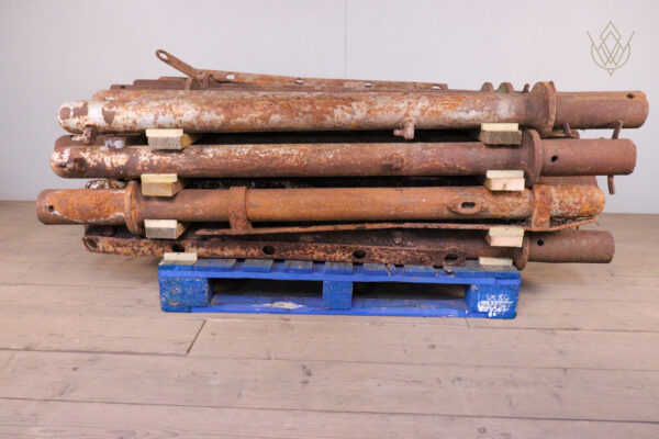 49x 19th Century Cast Iron Railing Post + 2 Gateposts - WM12201 - Image 10