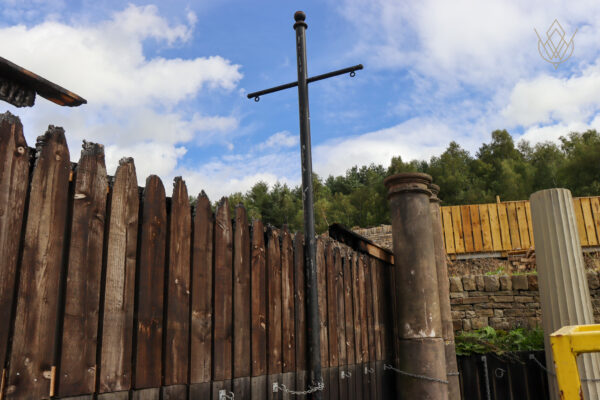Large Steel Post/Lamp Post with 2 Hanging Basket Brackets - WM12203