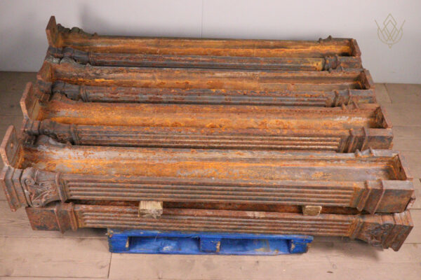 Set of 8 Cast Iron Stanchions/Pillars/Posts - WM12217 - Image 3