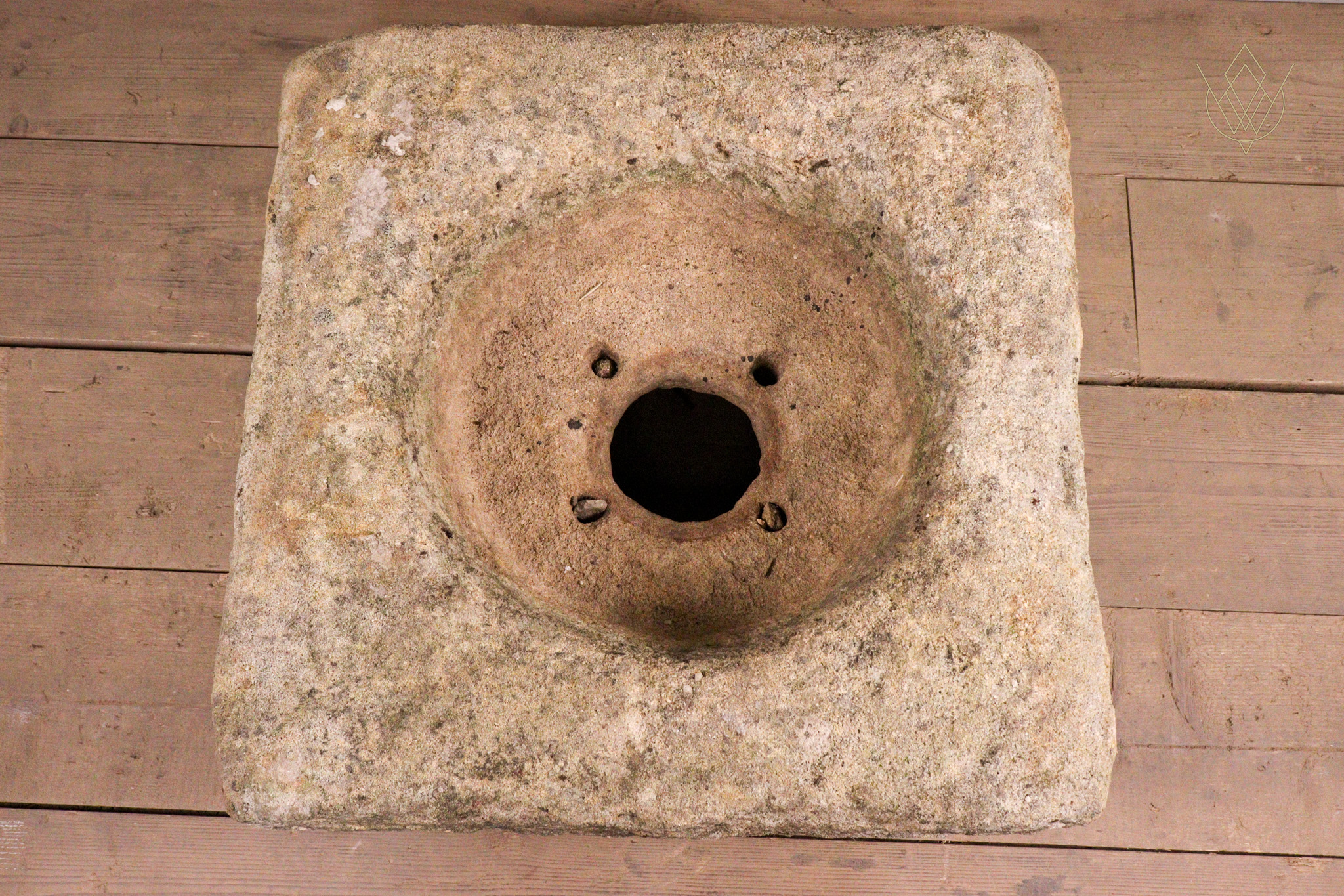 Large 19th Century Gritstone Gully Top Stone Cover - WM12236 - Image 2