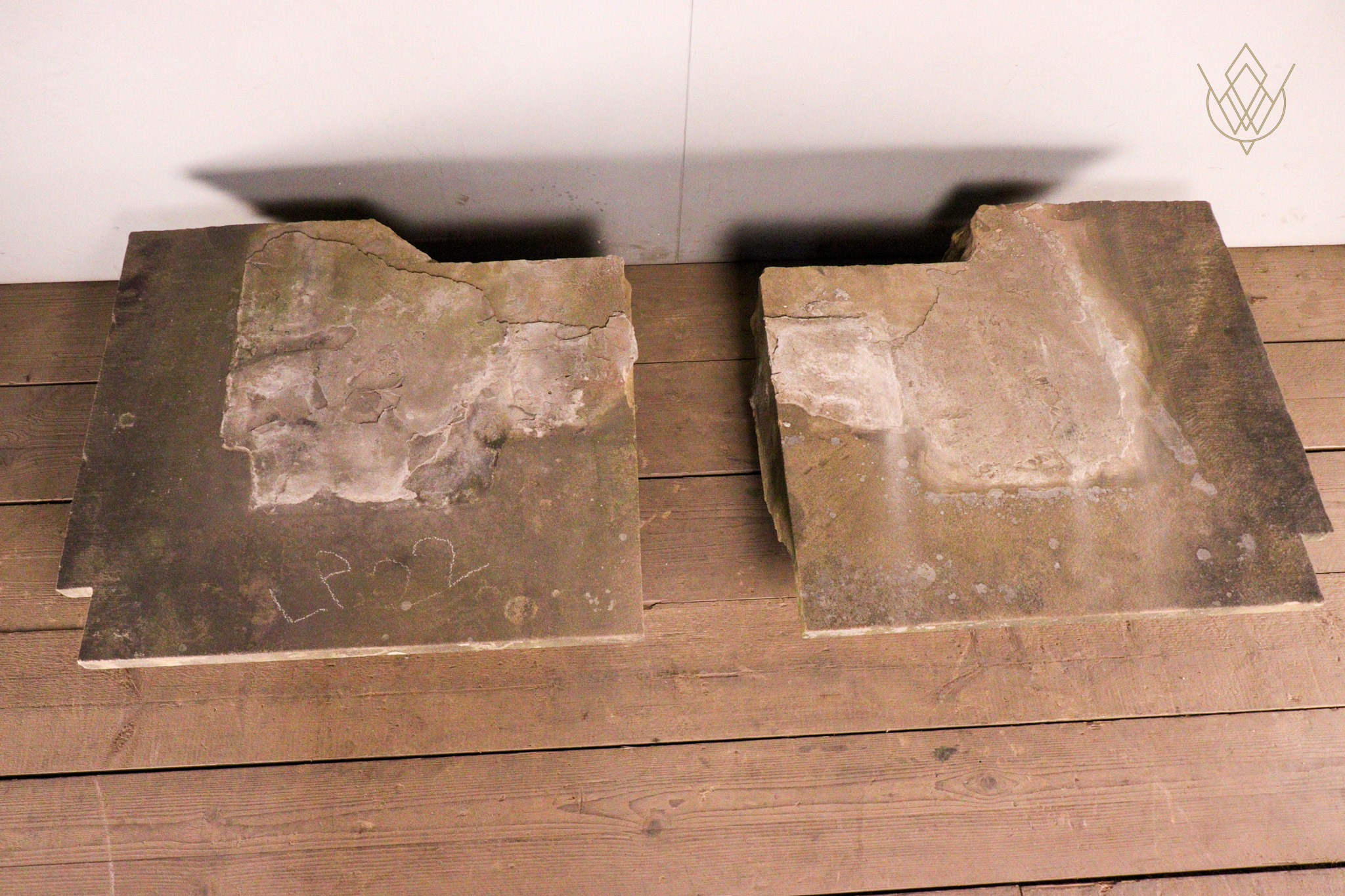 Pair of Decorative Stone Outer Course Corners - WM12307 - Image 5