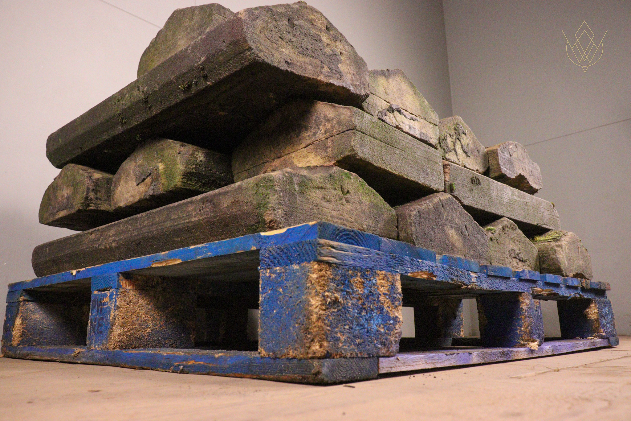 34.5ft - 11.5" x 5.5" 19th Century Triangle Coping Stones - WM12346 - Image 3