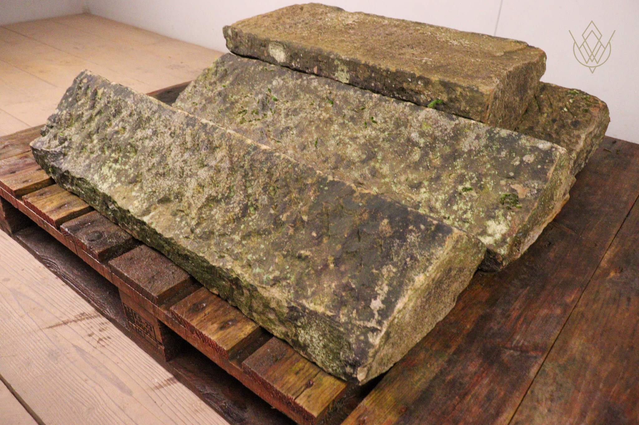 9.5ft - 11" x 6" Triangle Sandstone Coping Stones - WM12348