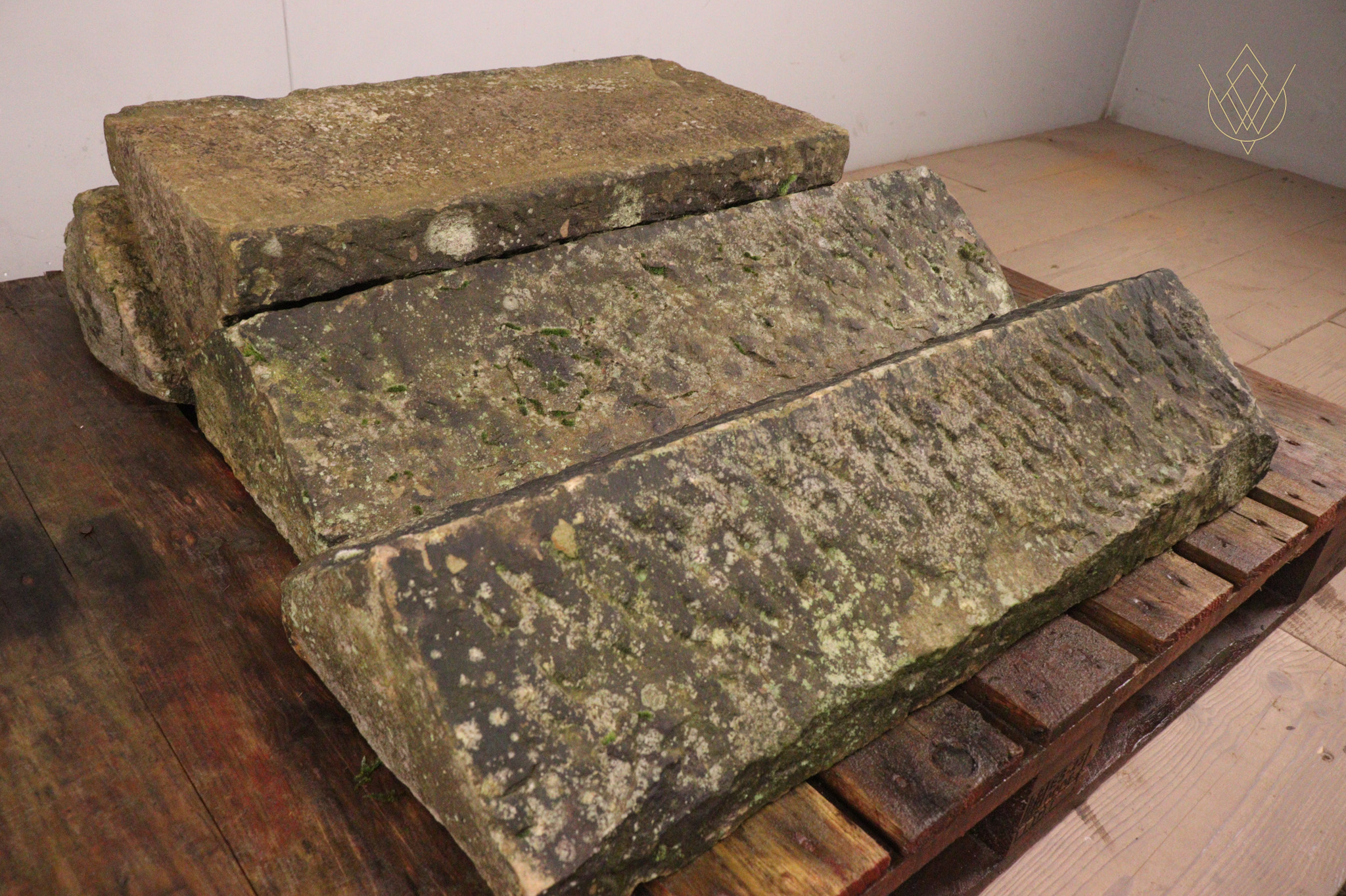 9.5ft - 11" x 6" Triangle Sandstone Coping Stones - WM12348 - Image 7