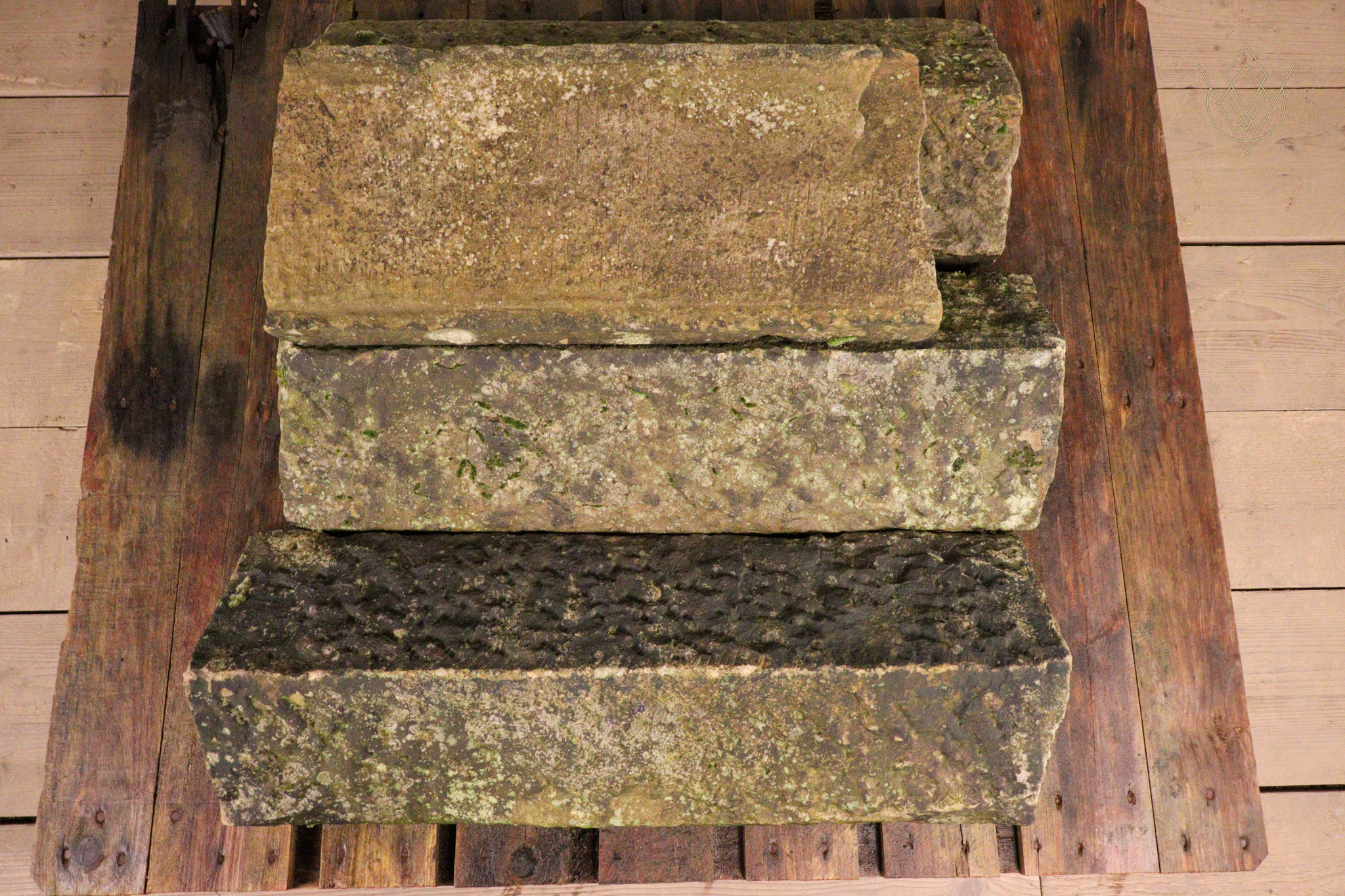 9.5ft - 11" x 6" Triangle Sandstone Coping Stones - WM12348 - Image 6