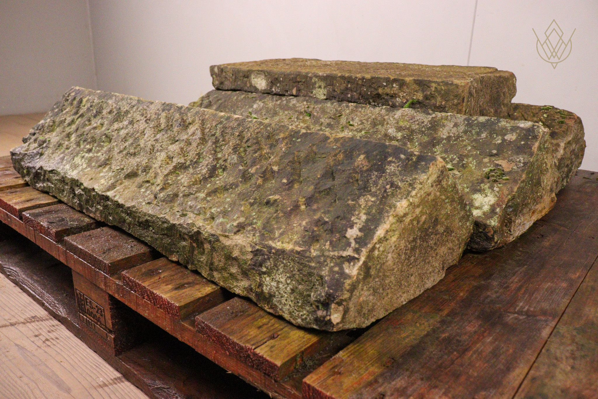 9.5ft - 11" x 6" Triangle Sandstone Coping Stones - WM12348 - Image 5