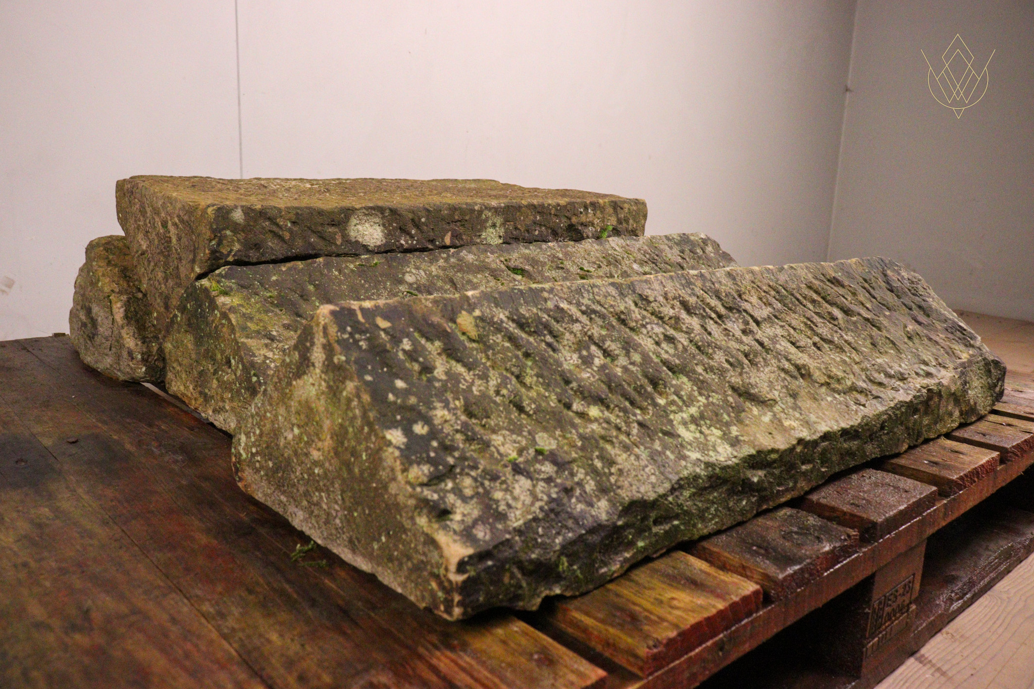 9.5ft - 11" x 6" Triangle Sandstone Coping Stones - WM12348 - Image 3