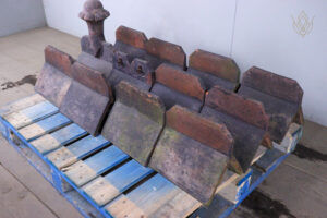 Victorian Red Clay Ridges & Ornate Finial - WM12472