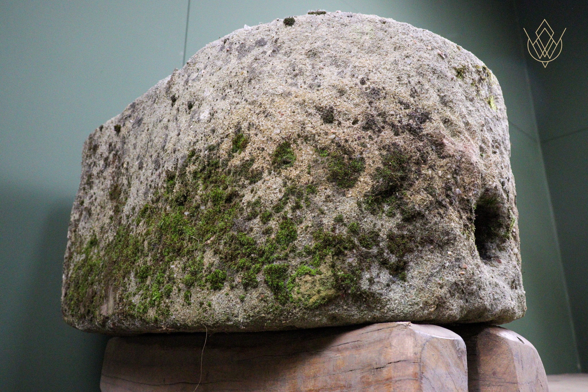 18th Century Gritstone D Shape Pump Stone Trough - WM12524 - Image 2