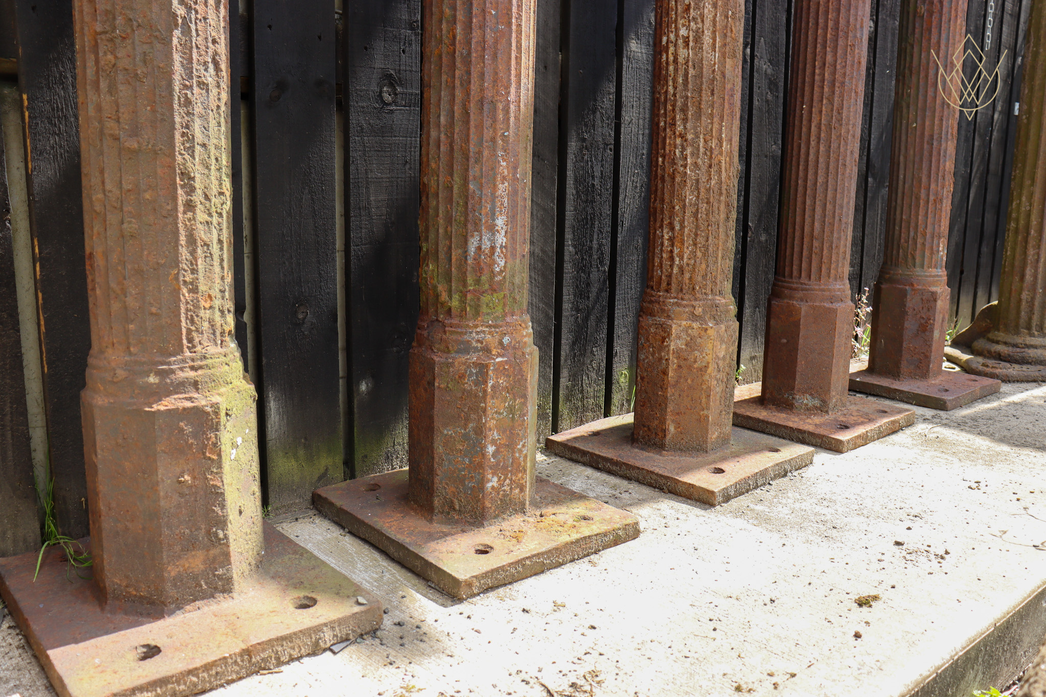 Set of 5 Ornate 19th Century Cast Iron Columns/Stanchions - WM12536 - Image 5