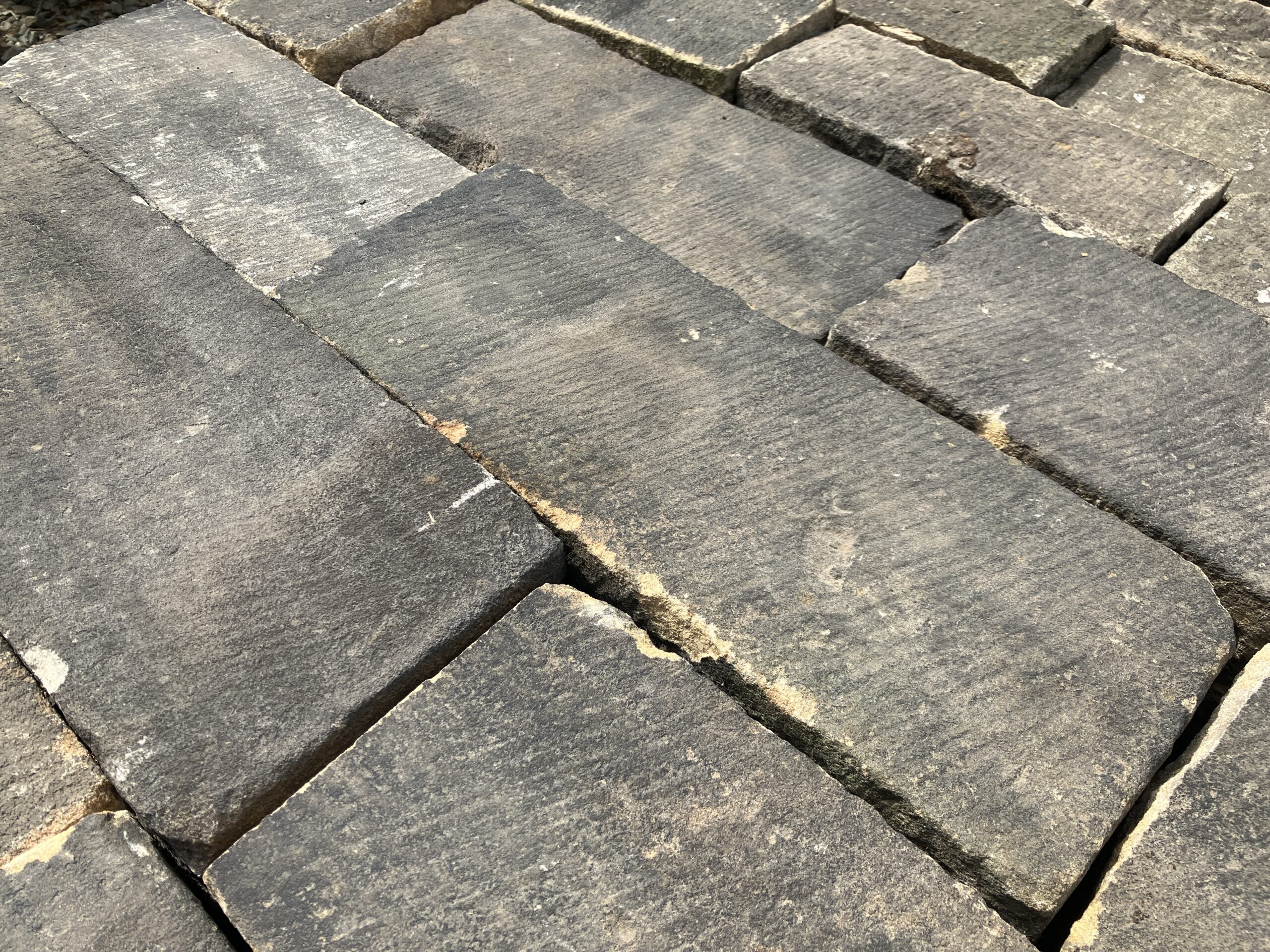42.5m2 - Reclaimed Ashlar Punch Face Building/Walling Stone - WM12518 - Image 4