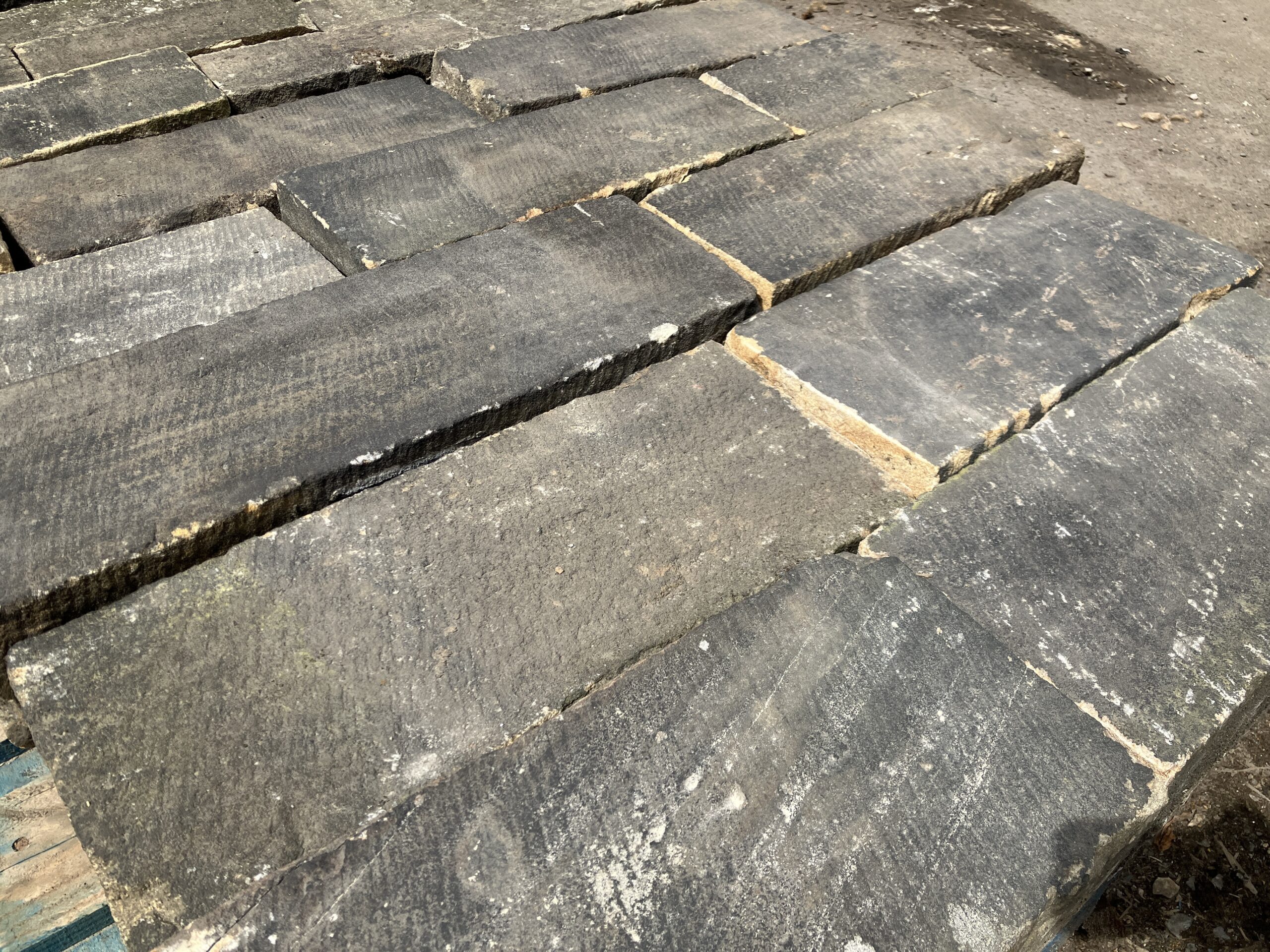 42.5m2 - Reclaimed Ashlar Punch Face Building/Walling Stone - WM12518 - Image 3