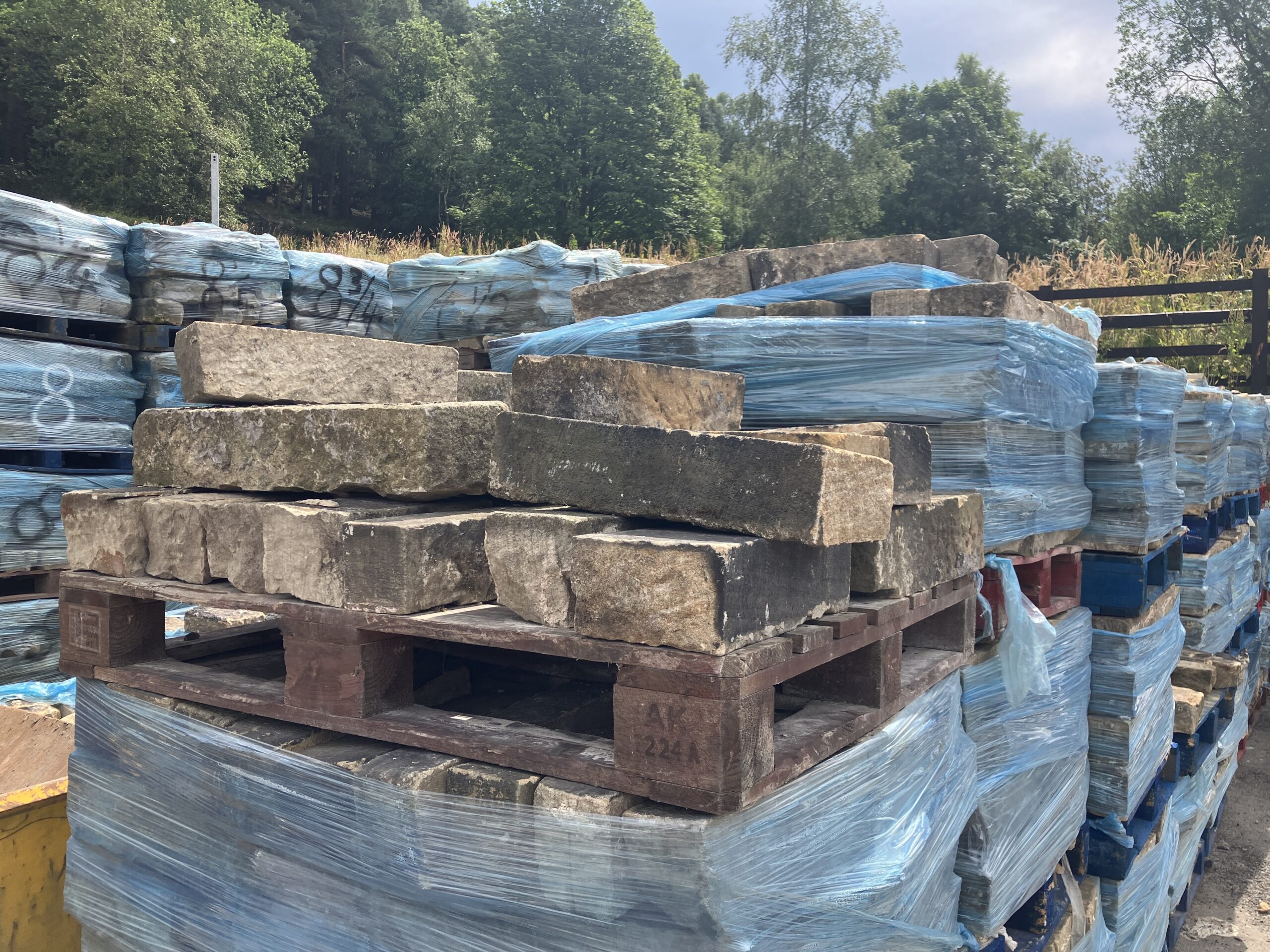 42.5m2 - Reclaimed Ashlar Punch Face Building/Walling Stone - WM12518 - Image 7
