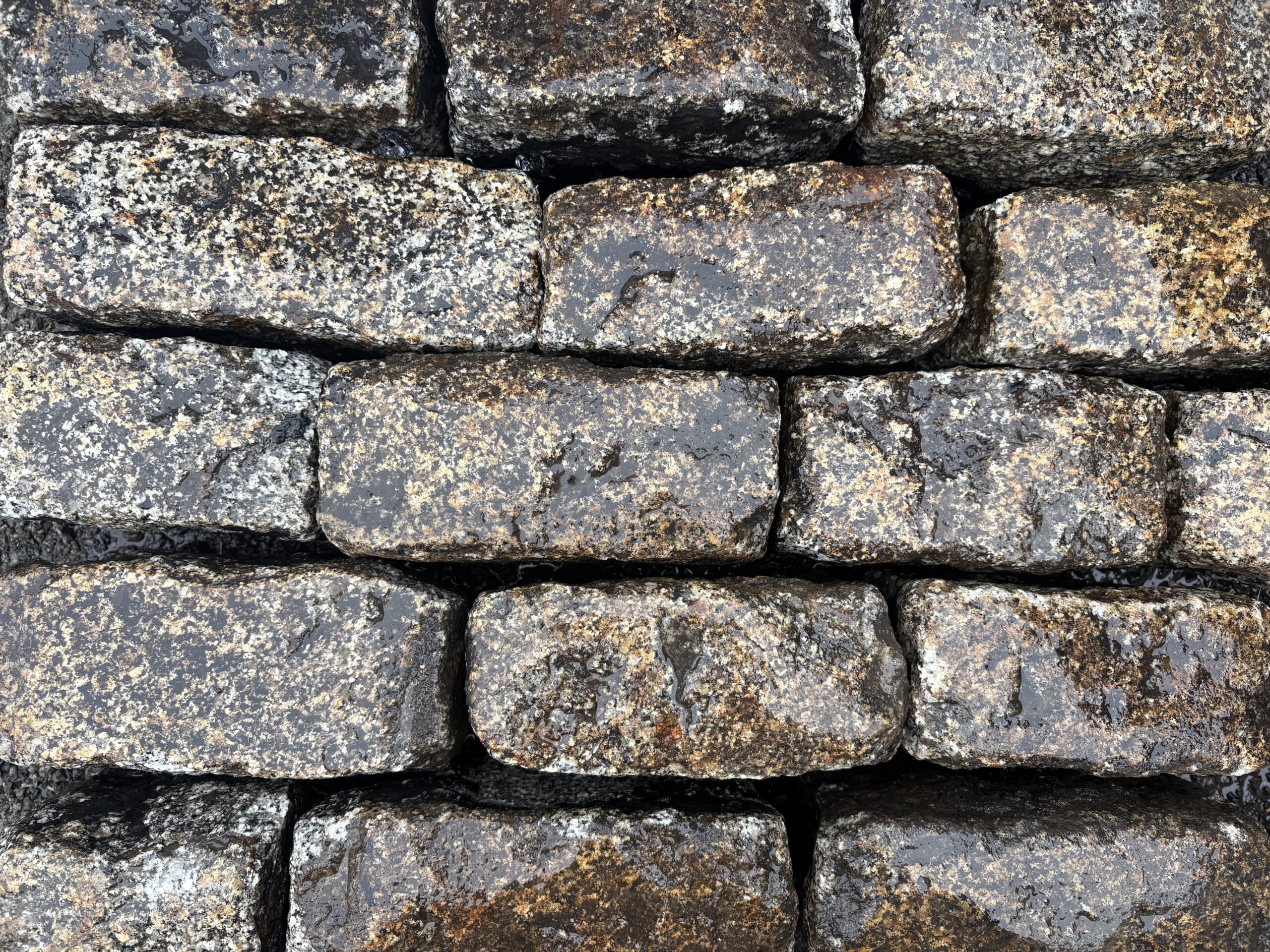Reclaimed White Orange Speckled Granite Setts/Cobbles - WM12569 - Image 3
