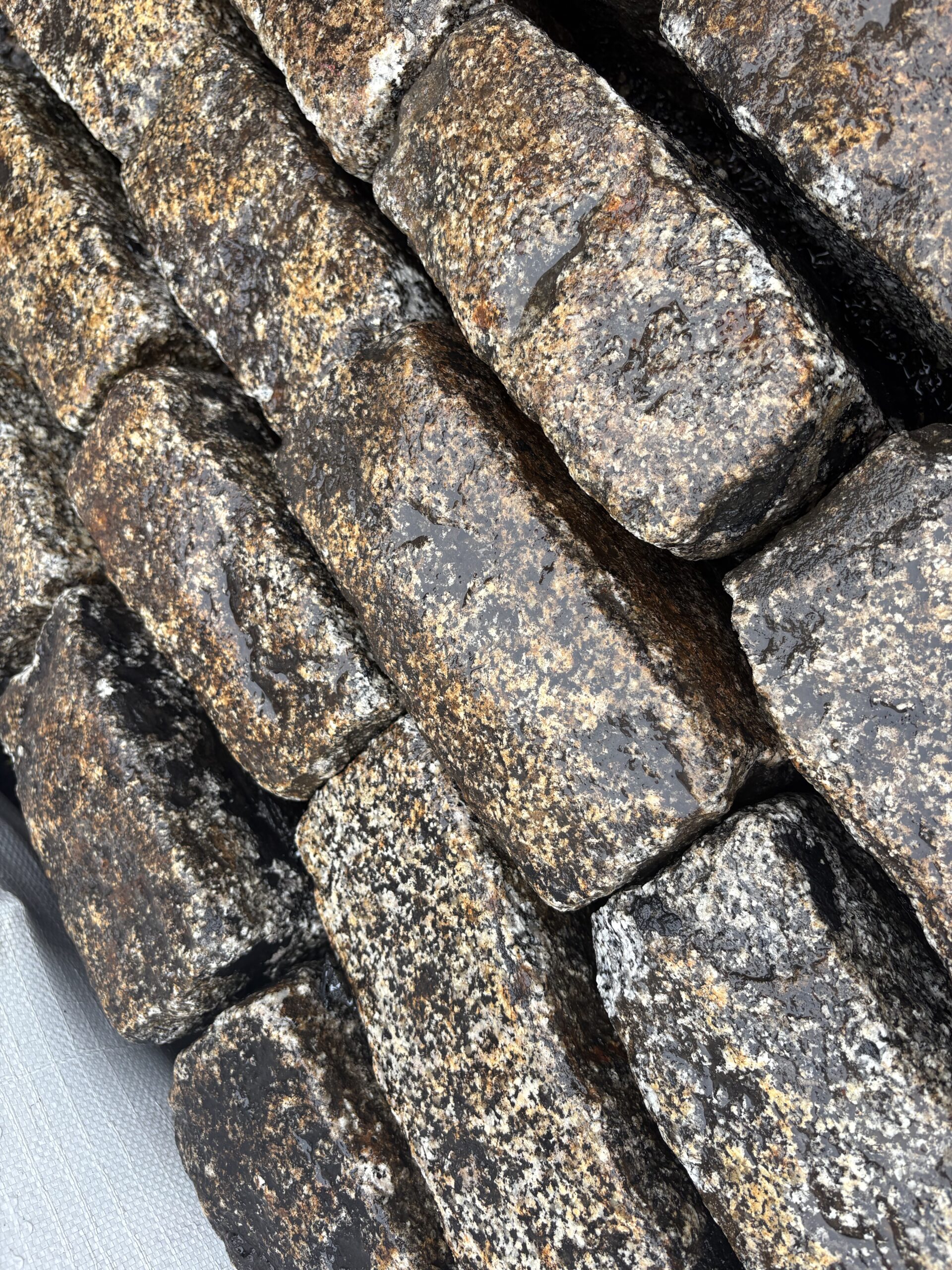 Reclaimed White Orange Speckled Granite Setts/Cobbles - WM12569 - Image 8