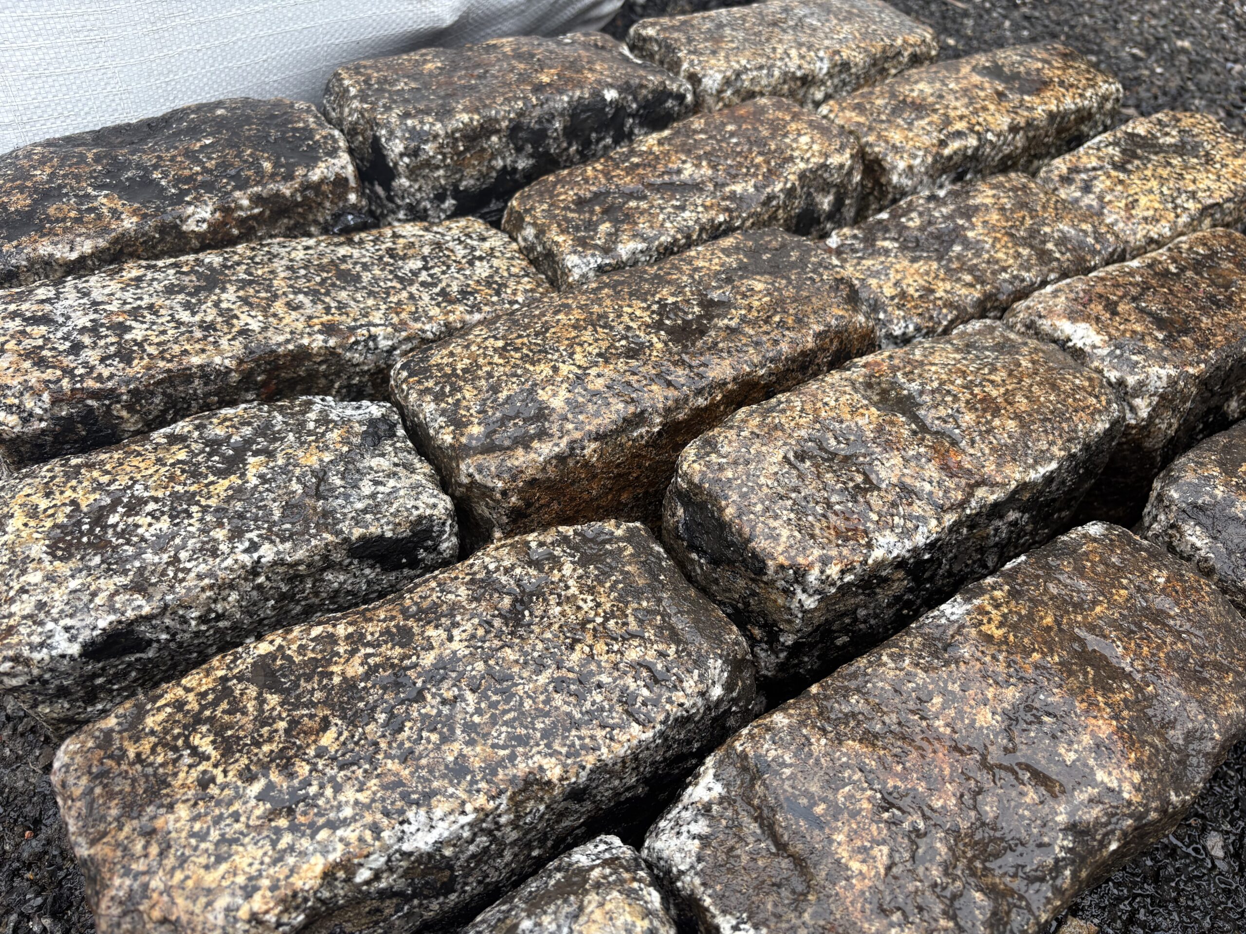 Reclaimed White Orange Speckled Granite Setts/Cobbles - WM12569 - Image 7