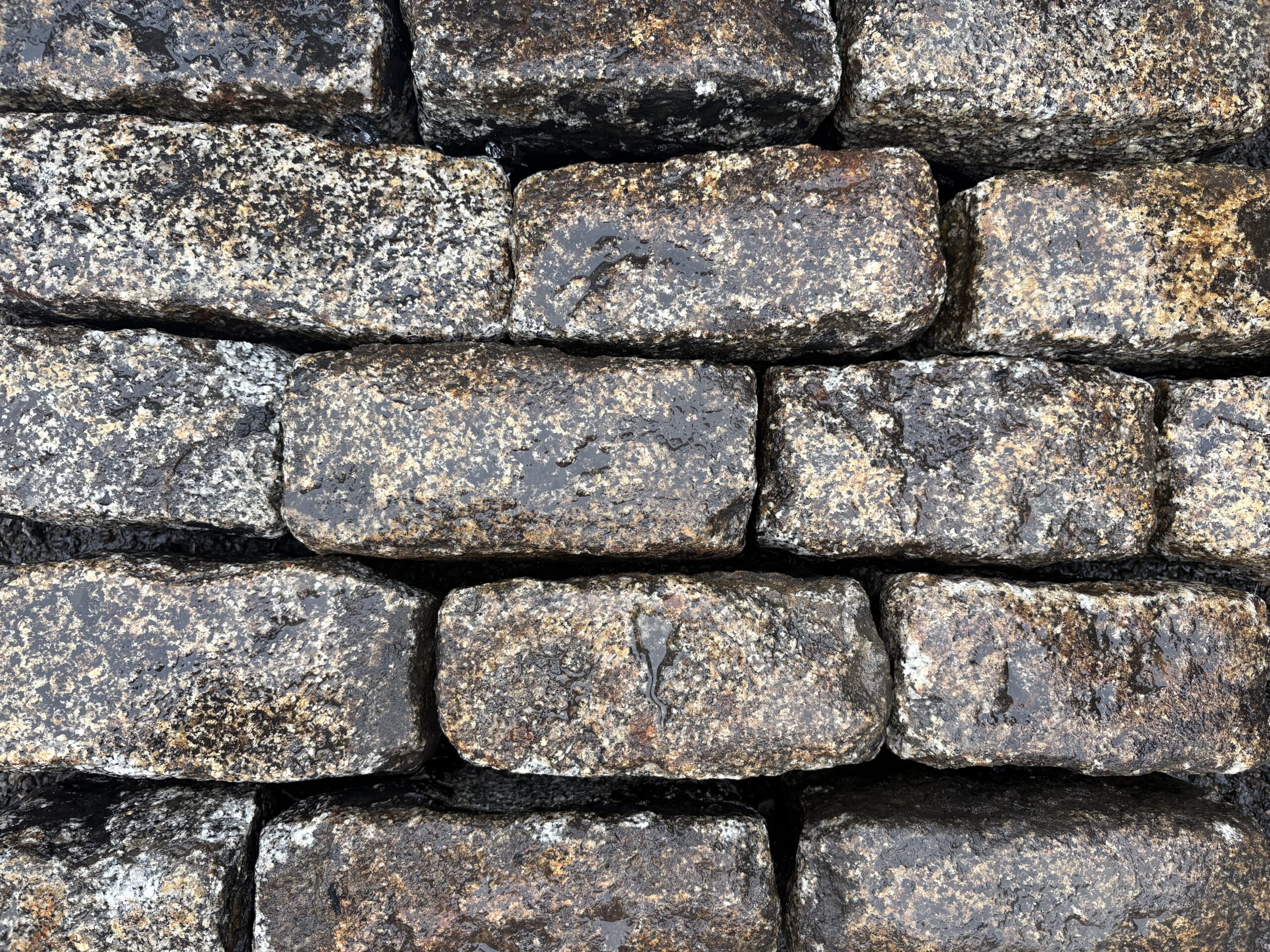 Reclaimed White Orange Speckled Granite Setts/Cobbles - WM12569 - Image 6