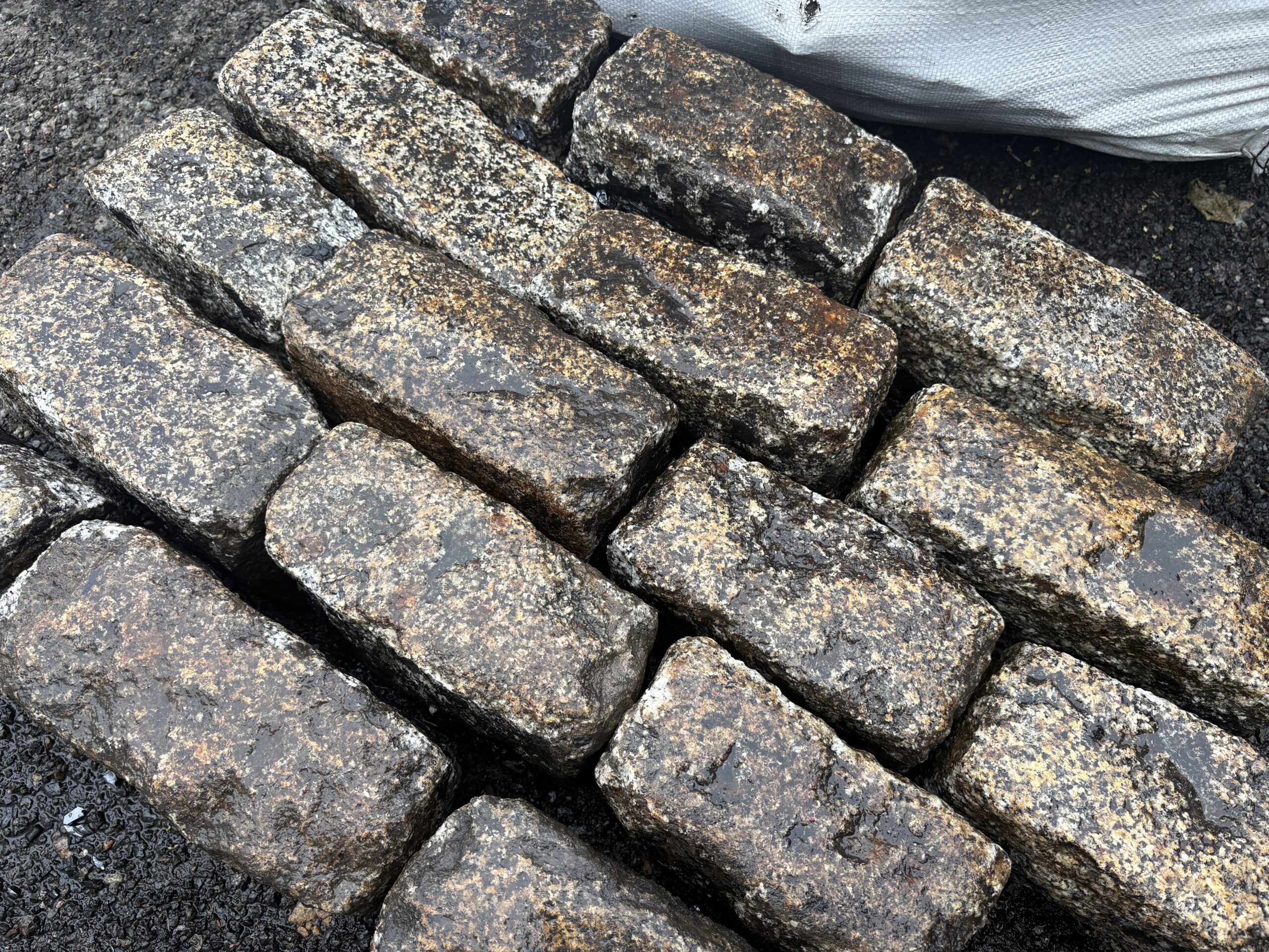 Reclaimed White Orange Speckled Granite Setts/Cobbles - WM12569