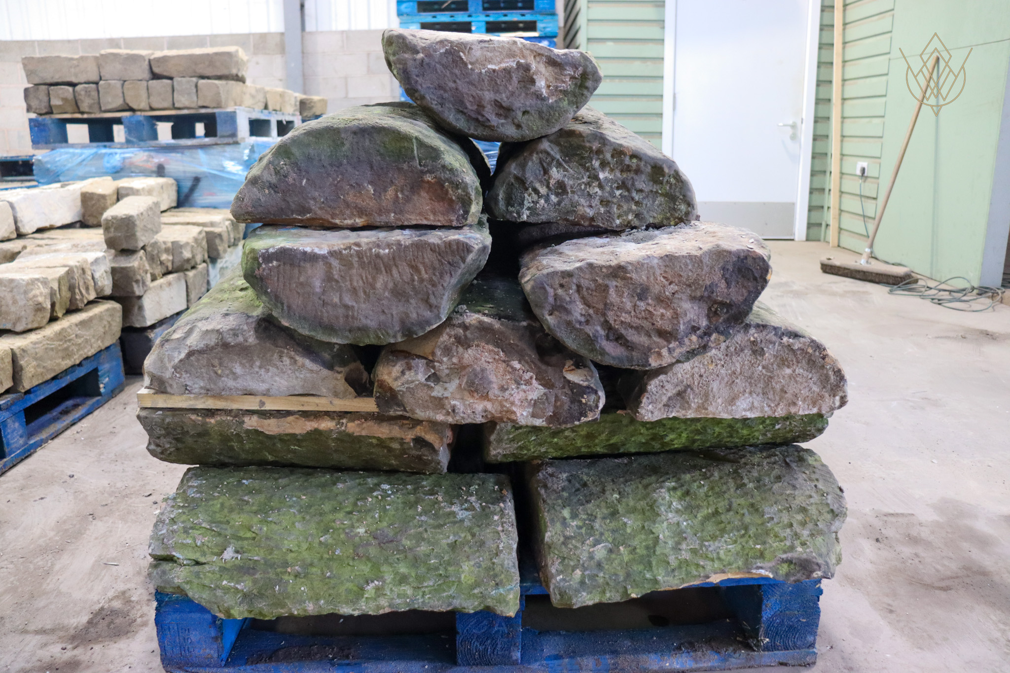 Reclaimed Sandstone Round Top Coping Stones - WM12427 - Image 8
