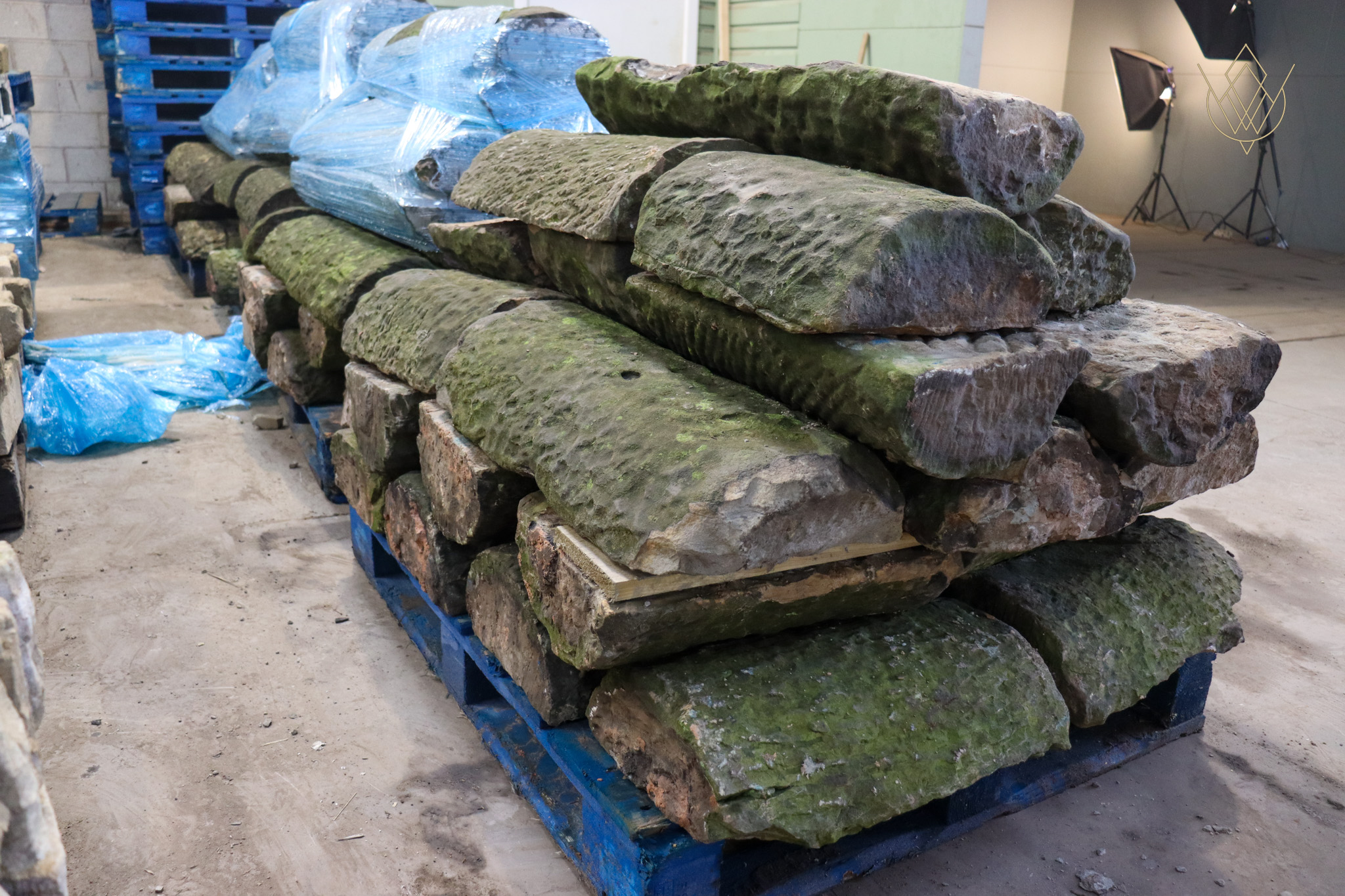 Reclaimed Sandstone Round Top Coping Stones - WM12427 - Image 7